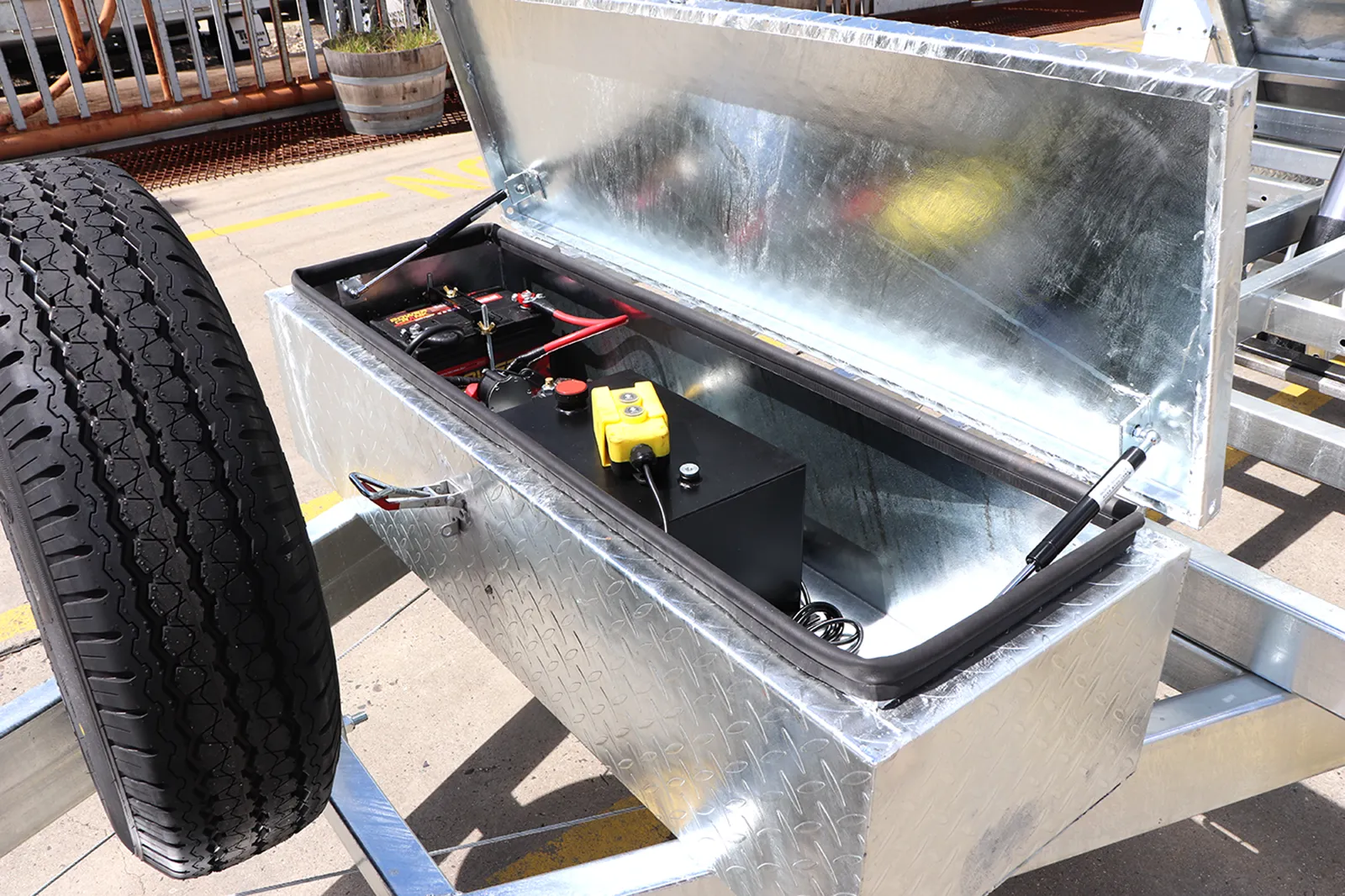 10×6 heavy duty galvanised hydraulic tipper cage trailer for sale – 3ft cage <br><br><span class="gvm 3200">3500 kg gvm</span> 10×6 heavy duty galvanised hydraulic tipper cage trailer for sale – 3ft cage 3500 kg gvm