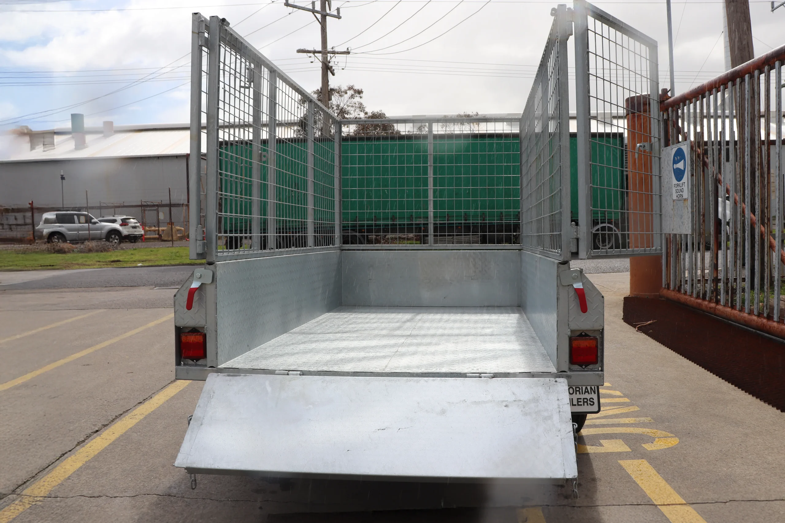 7×4 galvanised single axle braked cage trailer for sale – 3 ft cage manual tipper <br><br><span class="gvm 2800">1400 kg atm</span> 7×4 galvanised single axle braked cage trailer for sale – 3 ft cage manual tipper 1400 kg atm