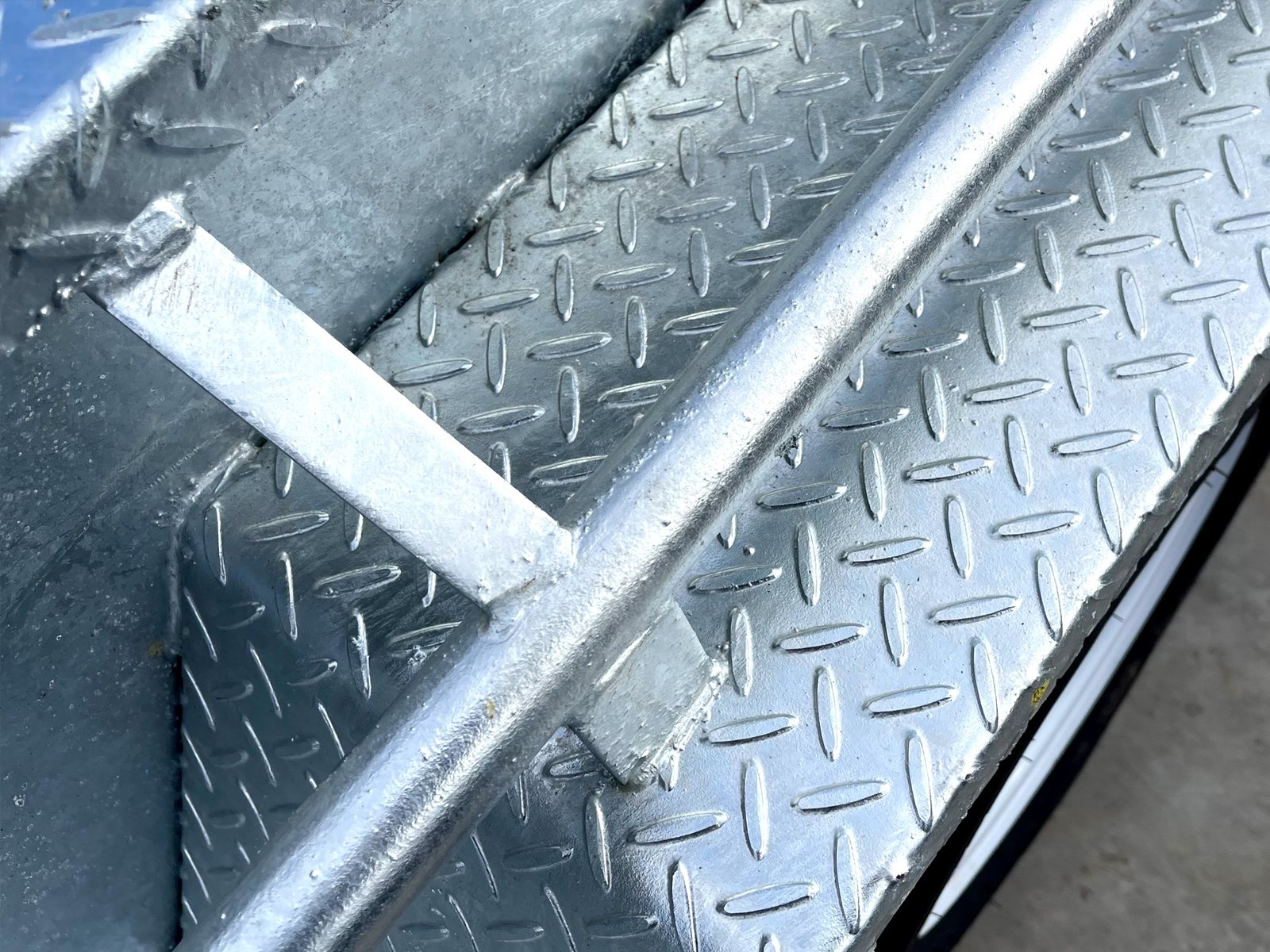 8×5 australian galvanised tandem axle heavy duty cage trailer with 3ft australian made cage & ladder racks <br><br><span class="aussie build">australian made trailer</span> 8×5 australian galvanised tandem axle heavy duty cage trailer with 3ft australian made cage & ladder racks australian made trailer