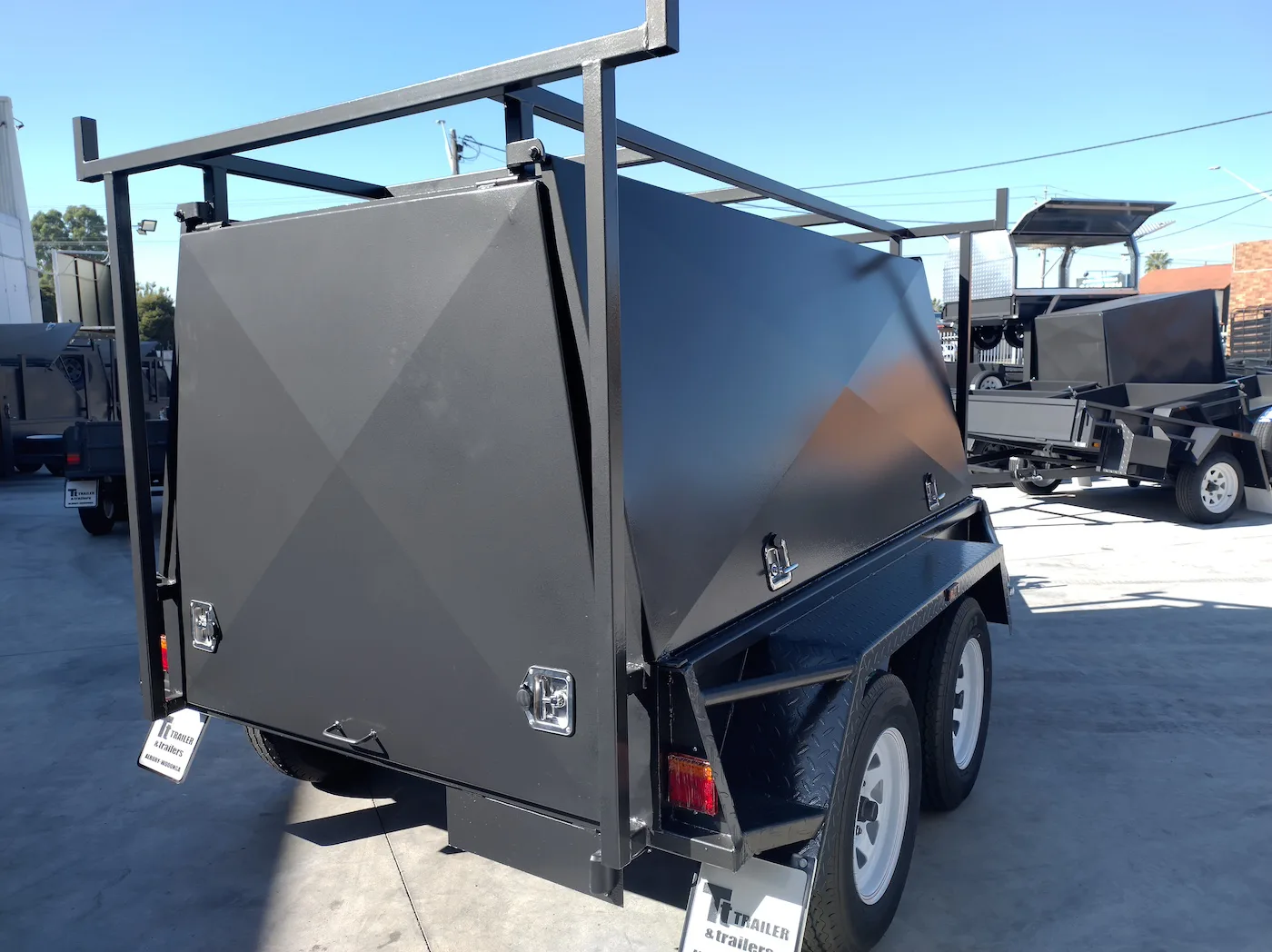 8×5 tandem axle one piece tradesman tradie top trailer | 900mm toolbox top | rear lift up door 8×5 tandem axle one piece tradesman tradie top trailer | 900mm toolbox top | rear lift up door